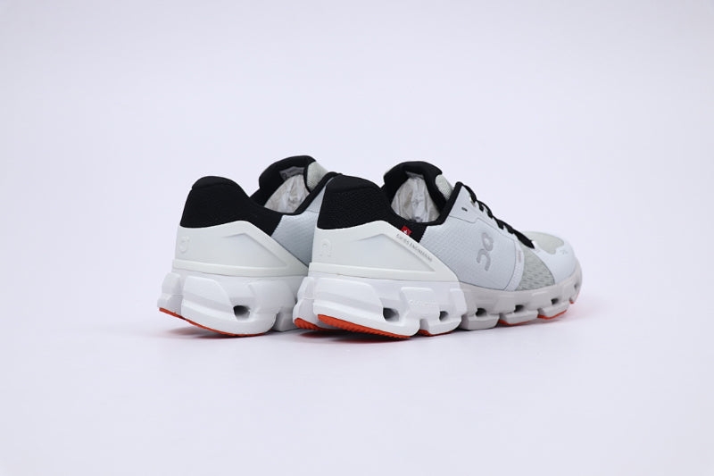 ON Cloudflyer4